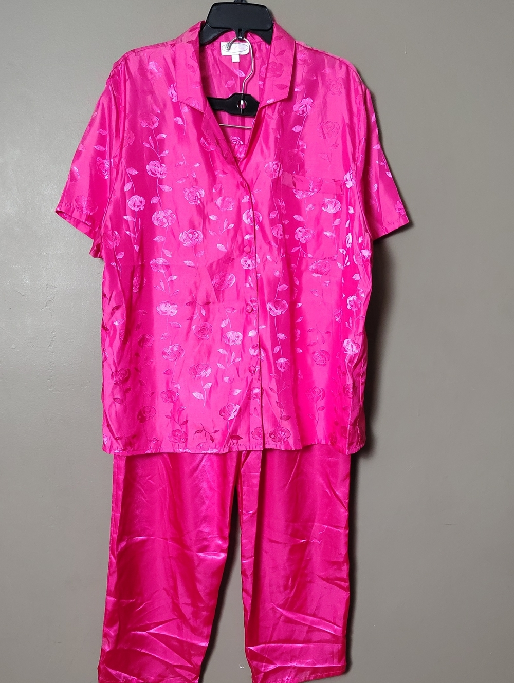 Bed Of Roses Bright Pink 2 Peice Pajamas Top 1X Bottoms 2X